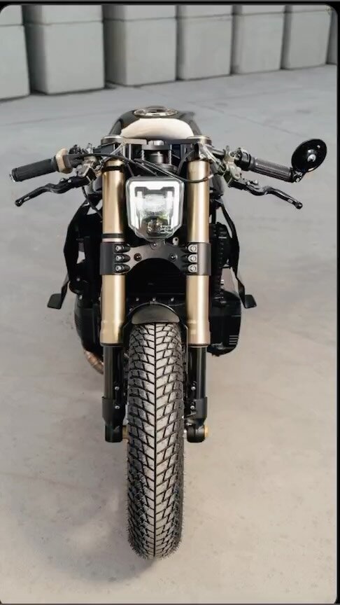 🇬🇧It's always amazing what you can do with old motorcycles…

🇩🇪Es ist immer erstaunlich, was man so aus alten...