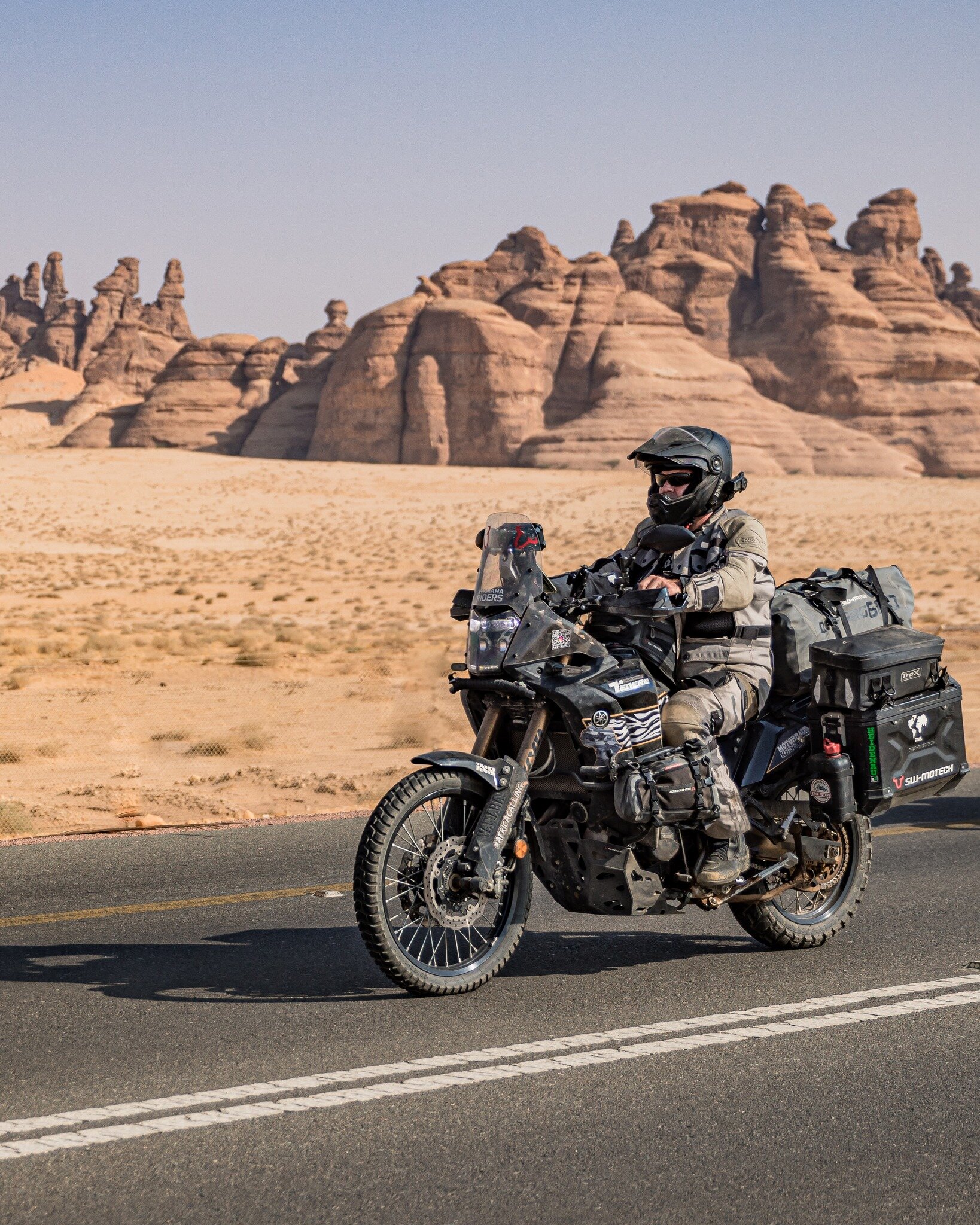 🇩🇪 Wenn der Winter näher rückt, beginnt anderswo die perfekte Reisezeit. Man muss nur losfahren. 🏍️🌵

🇬🇧 When winter...