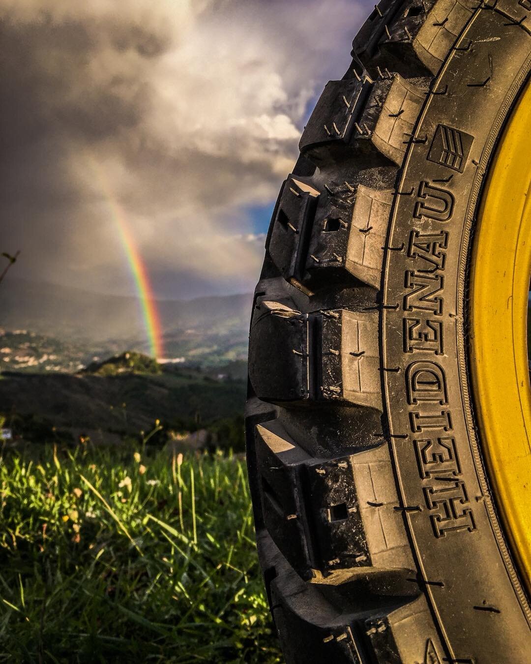 🇩🇪 Bereit für jede Kurve, egal wie bunt der Weg ist 🌈

🇬🇧 ready for every curve, no matter how colorful the road gets...