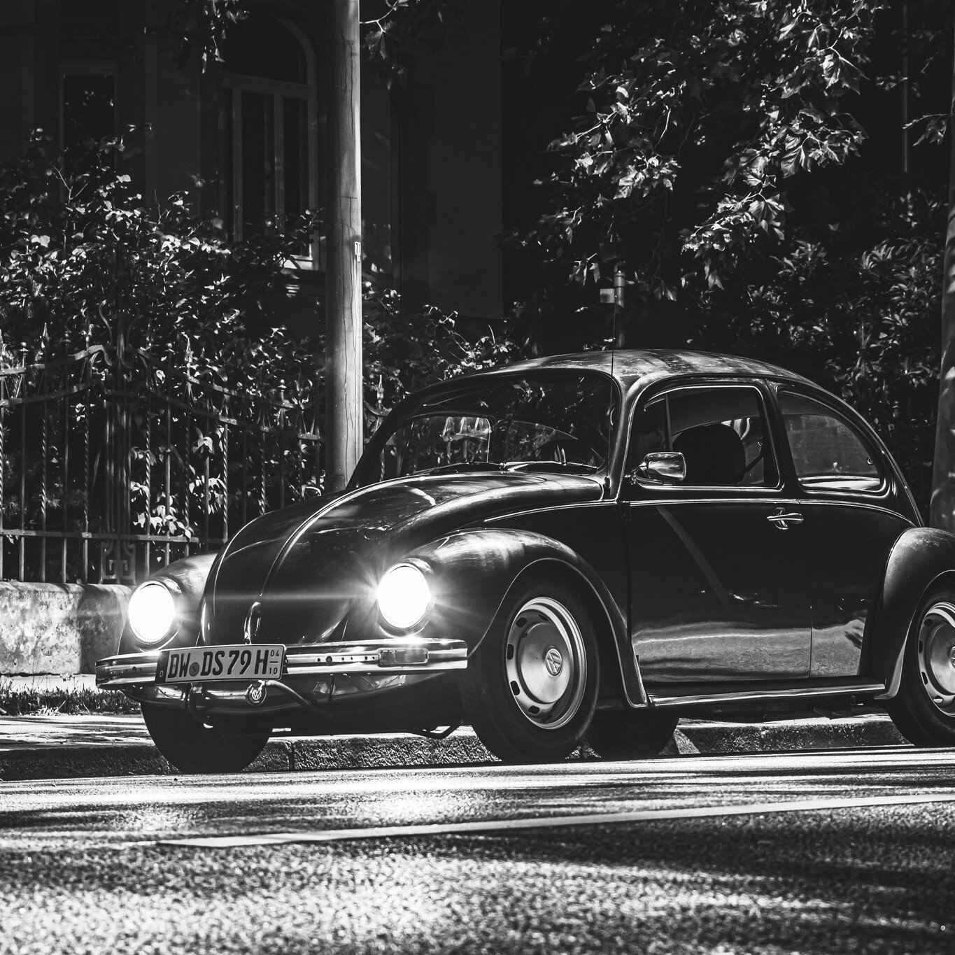🇬🇧 night owls ✨🌙🌃🌌🚗...

🇩🇪 Nachtschwärmer✨🌙🌃🌌🚗...

🚗: VW Käfer 1200 on Wheels P29

📸: @tobias_vogt_fotografie 
...